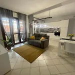 House 93 * Roma